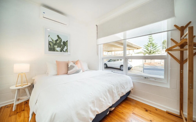 Urban Beach Shack-Metres from the Beach & Cafes