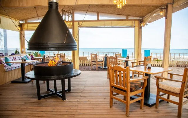 Kara Kedi Beach Bungalow