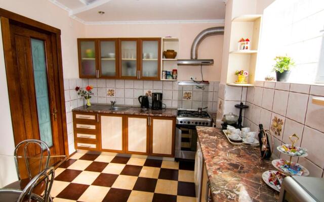 Charming Apartment in Villa near Airport