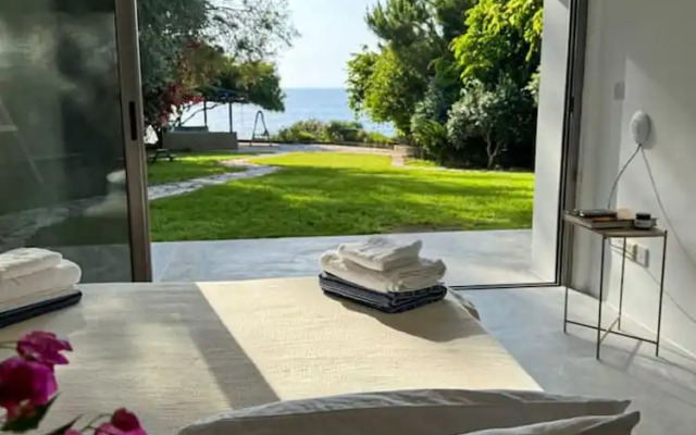 Secluded Oasis With Stunning Views Private Beach