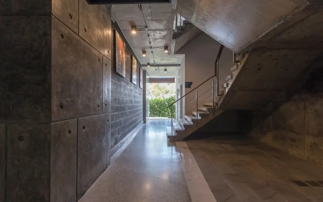 Pool Front Sexy Studio Fully Furnished Apartment