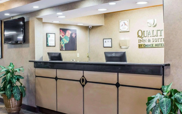Rodeway Inn & Suites