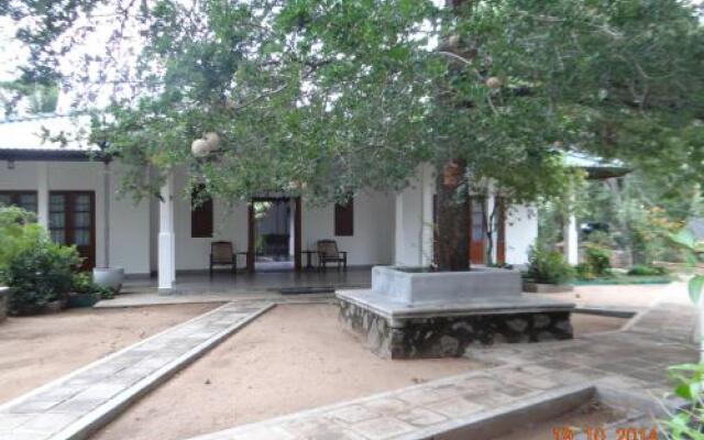 Tissakumbura Villa