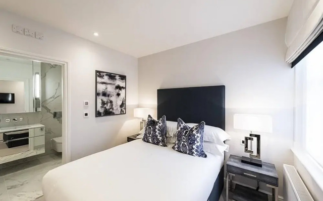 Designer 3 Bed Apartment With Balcony - 140