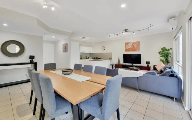 Tranquil 3-bed Unit With Lush Garden Views