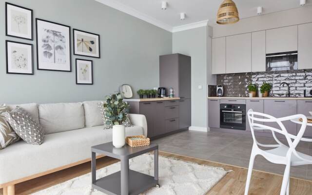 Metro Imielin 8th Floor Apartment