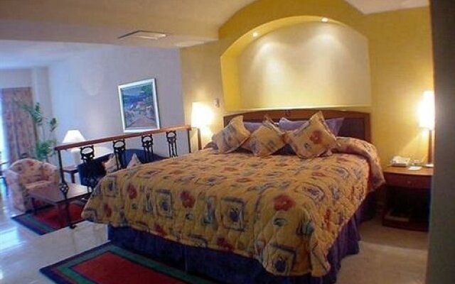 Casa Real Hotel & Suites