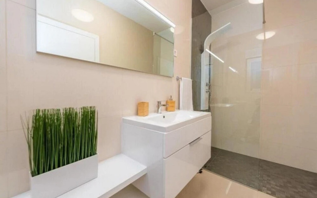 Luxury Villa Sabun with Pool & Hot Tub