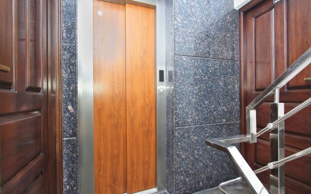 OYO 12033 Hotel Royal Residence