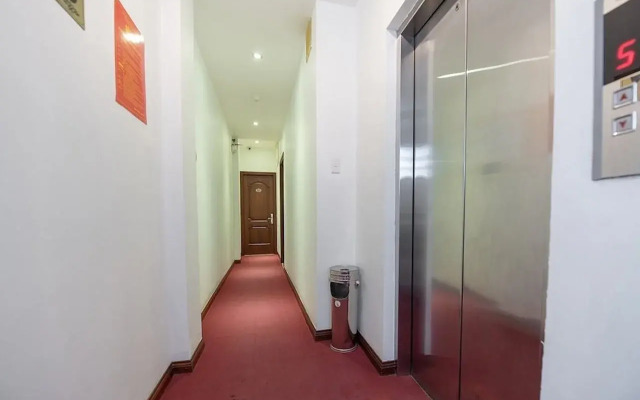 OYO 518 Chariot Hotel