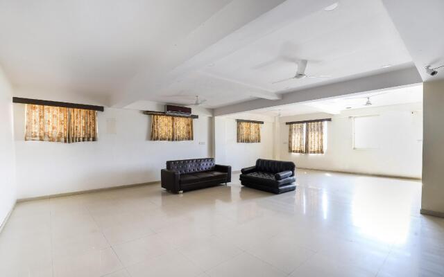 OYO 71410 Hotel Siddhi Inn