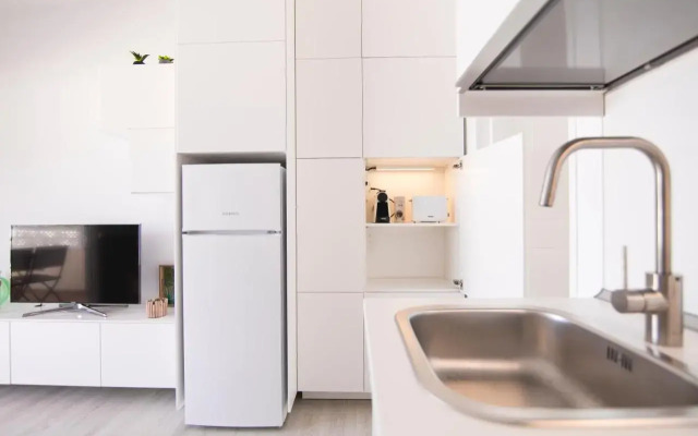 Deluxe Apartment. 50 meters Beach