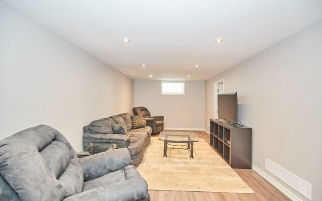 Niagara Vineyard Contemporary