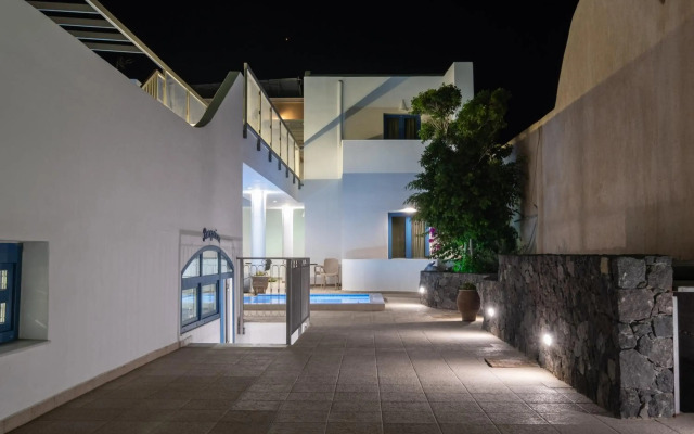 Tristhenia Hotel