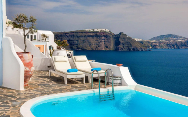 Kima Oia Suites