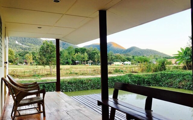 Slow Life Coffee Bar and Hostel
