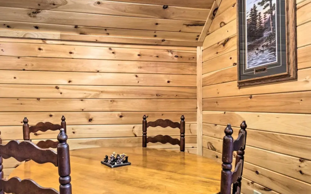 All-season Lakefront Mercer Vacation Rental