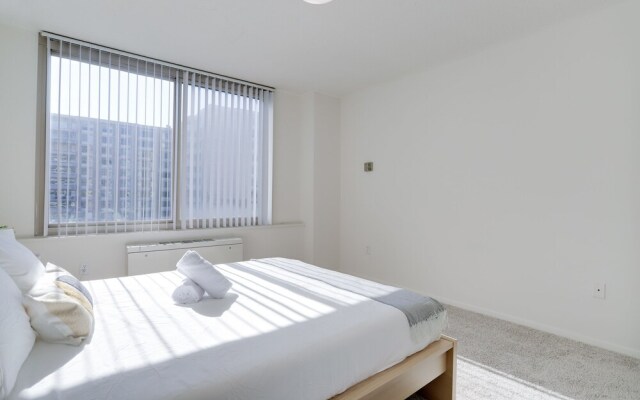 Sensational & Modern apt in Crystal City