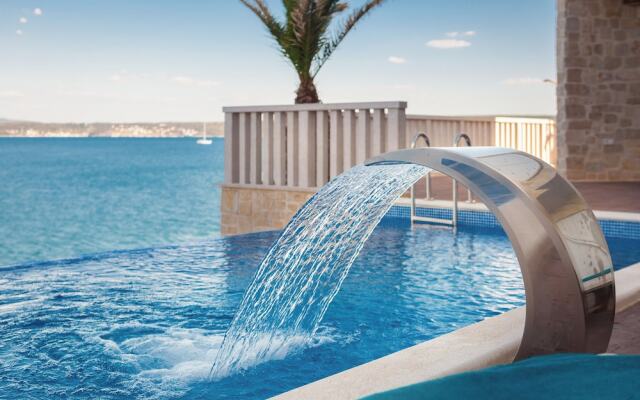 Luxury at Villa Cama - Your Dream Vacation Rental!