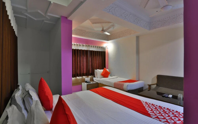 OYO 27897 Hotel The Grand Bansi