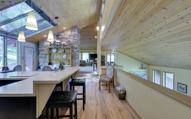 Vail 'treehouse' + Hot Tub, Sauna & Mtn Views