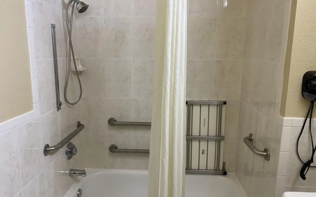 Red Lion Inn & Suites Iah Airport East