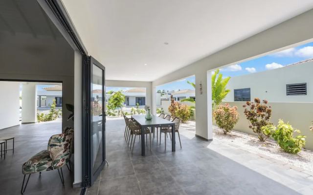 Villa Jasmijn  with private pool, at Mambo Beach
