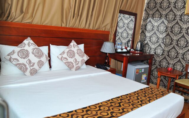 Queen Central Hotel