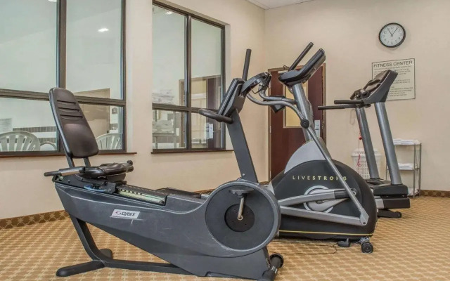 Comfort Inn & Suites Farmington - Victor