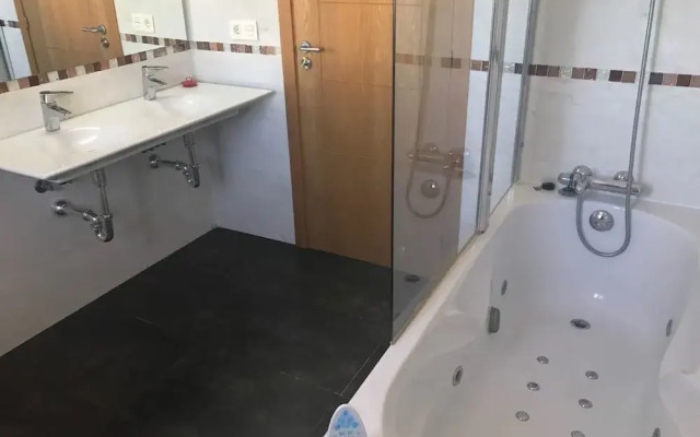 Rooms in Seafront Villa