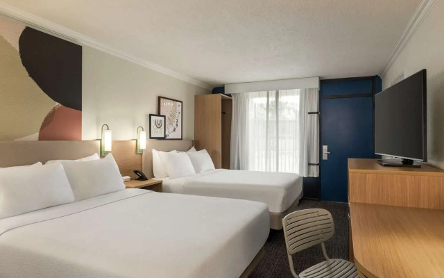 Spark by Hilton Sarasota Siesta Key Gateway