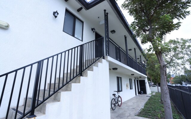 Little Habana Aparts close to Calle 8