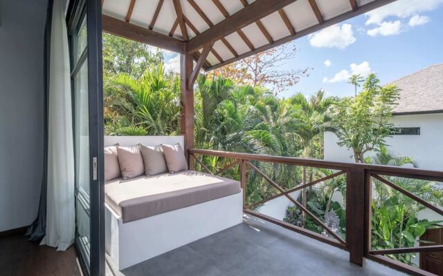 Contemporary Private Villa, 4 BR, Canggu With Staff