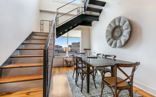 California Building by Hosteeva