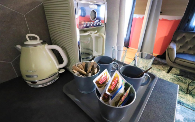 Room Emma,between bus and train station,Netflix,speed Wi-Fi