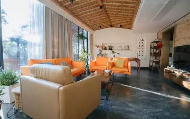 Two Mountains Villa & Courtyard