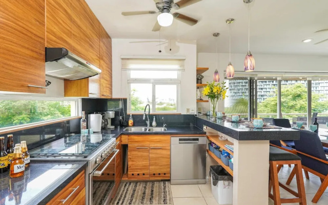 Sleeps 10 Views Beach 1 Block