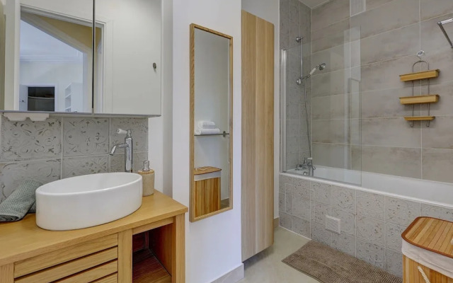 Elegant 1BR Near Eiffel & Champ de Mars