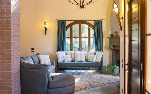 Lavish Peccioli Villa