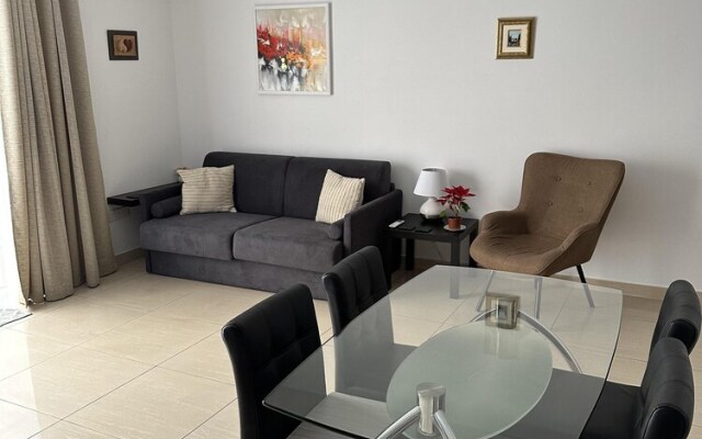 Spinola Bay 3-double Bed Near Beach Prime Location