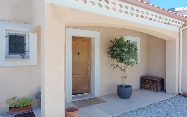 Pretty, Spacious Holiday Home With Private Pool