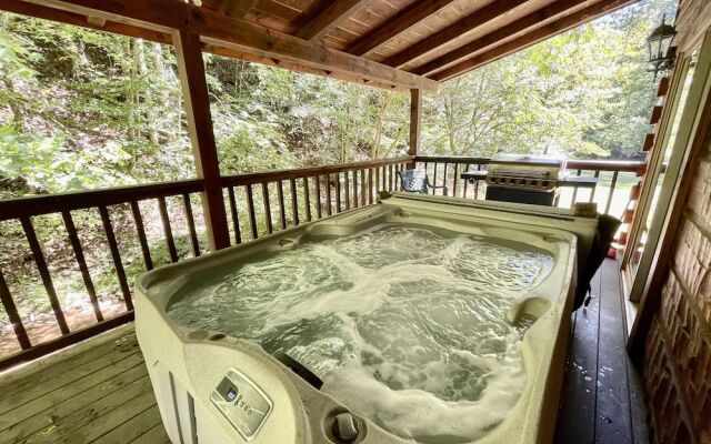 Whisper Creek 2 Bedroom Cabin by RedAwning