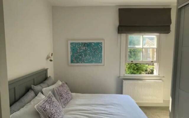 Stylish & Bright 3BD Flat With Balcony - Fulham