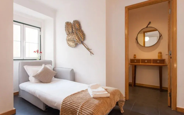 Moniz Studio by Lu Holiday