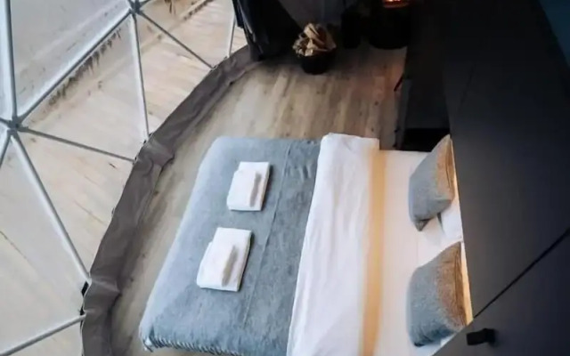 Golden Circle Domes - Lake View