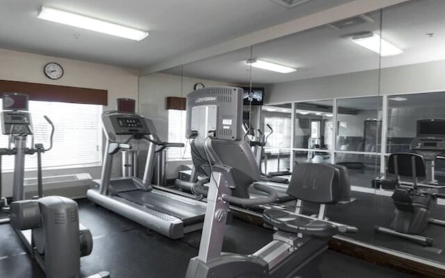 Holiday Inn Express & Suites Chicago Matteson by IHG