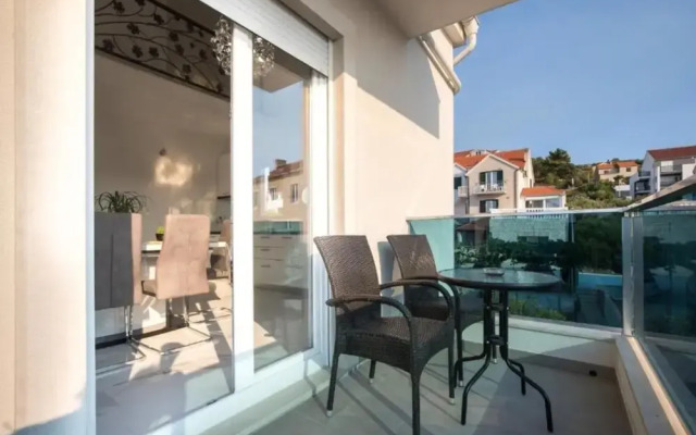Jakov - Modern and Cosy With Pool - B3