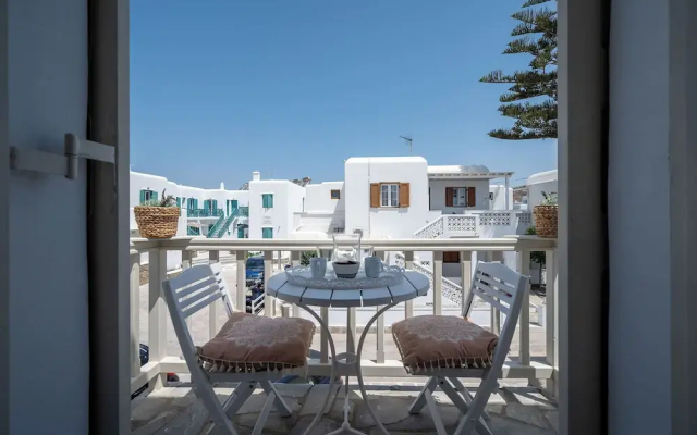 Mykonos Twins