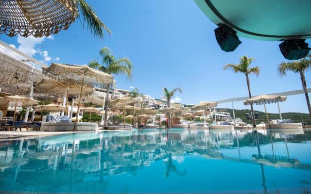 Folie Marine Beach Hotel & Club