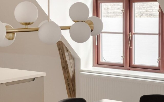★Central Apt · Newly Renovated · Shopping Street★